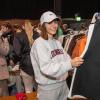 Zahlreiche Menschen besuchen am Sonntag 18.02.24 den Fashion Flohmarkt in der Posthalle in Würzburg.