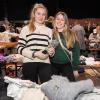 Zahlreiche Menschen besuchen am Sonntag 18.02.24 den Fashion Flohmarkt in der Posthalle in Würzburg.