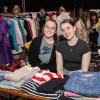 Zahlreiche Menschen besuchen am Sonntag 18.02.24 den Fashion Flohmarkt in der Posthalle in Würzburg.