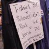 Zahlreiche Menschen besuchen am Sonntag 18.02.24 den Fashion Flohmarkt in der Posthalle in Würzburg.