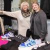 Zahlreiche Menschen besuchen am Sonntag 18.02.24 den Fashion Flohmarkt in der Posthalle in Würzburg.