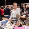 Zahlreiche Menschen besuchen am Sonntag 18.02.24 den Fashion Flohmarkt in der Posthalle in Würzburg.