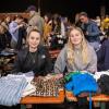 Zahlreiche Menschen besuchen am Sonntag 18.02.24 den Fashion Flohmarkt in der Posthalle in Würzburg.