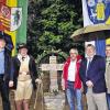 Gedenkkreuz für verunglückten Fuhrmann: 1786 kam am „Tannlesberg“ bei Laudenbach in Richtung Stadelhofen der Frammersbacher Fuhrmann Anton Gossmann ums Leben. Mit dem Gedenkkreuz und einer Ausstellung wurde seiner im vergangenen Jahr in Laudenbach gedacht, wobei sich der Frammersbacher Museumsverein bei der Gestaltung engagierte. Das Archivfoto zeigt (von rechts) Stadtrat Gerhard Kraft, den Fuhrmann aus Frammersbach Günther Krimm, Museumsvorsitzenden Alfred Moritz, Frammersbachs Bürgermeister Peter Franz und Abteilungsleiter Herbert Bayer.