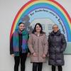 Bürgermeisterin Judith Dekant (rechts) begrüßte die Neuen im KIndergarten, Alicia Schad (Erzieherin, links) und Leiterin Brigitte Grzybowski.