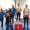 Ellen Enders (ab Zweite von links, SV Frankenheim mit drei ihrer Söhne), Gesamtsiegerin Susanne Haßmüller und Anna-Lena Klee (beide SC Ostheim) waren in der Gesamtwertung der Frauen ganz vorne. Dazu gratuliert der stellvertretende Vorsitzende des LLZ Rhön-Grabfeld, Jan Gensler. Ellen Enders (ab Zweite von links, SV Frankenheim mit drei ihrer Söhne), Gesamtsiegerin Susanne Haßmüller und Anna-Lena Klee (beide SC Ostheim) waren in der Gesamtwertung der Frauen ganz vorne. Dazu gratuliert der stellvertretende Vorsitzende des LLZ Rhön-Grabfeld, Jan Gensler.