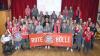 Eine Leidenschaft, ein Team, ein Zusammenhalt. Der Stadelschwarzacher FC Bayern Fanclub "Rote Hölle" geht in seine elfte Saison mit bewährter Führungsmannschaft (hinter dem Banner von links) Christian Fick, Marina Zehner, Isabell Virnekäs, Alexander Virnekäs, Markus Fick, Andreas Burger und Alexander Ebert.