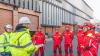 Die Berufsfeuerwehr Würzburg führt am Mittwoch (10.01.24) am Heizkraftwerk an der Friedensbrücke in Würzburg eine Höhen-Rettungsübung durch.