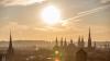 Vom Dach des Heizkraftwerkes genießt man einen tollen Ausblick auf die Würzburger Innenstadt. Die Berufsfeuerwehr Würzburg führt am Mittwoch (10.01.24) am Heizkraftwerk an der Friedensbrücke in Würzburg eine Höhen-Rettungsübung durch.