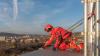 Die Berufsfeuerwehr Würzburg führt am Mittwoch (10.01.24) am Heizkraftwerk an der Friedensbrücke in Würzburg eine Höhen-Rettungsübung durch.