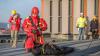 Die Berufsfeuerwehr Würzburg führt am Mittwoch (10.01.24) am Heizkraftwerk an der Friedensbrücke in Würzburg eine Höhen-Rettungsübung durch.