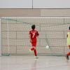Beinahe fünf Treffer pro Spiel fielen bei den Hallenkreismeisterschaften der U-13-Junioren in Ochsenfurt, bei der das Spiel auf fünf Meter breite Tore getestet wurde. Hier eine Szene aus dem Vorrundenspiel zwischen dem TSV Lengfeld und der JFG Maindreieck Süd (gelbe Leibchen).