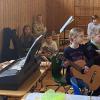 Auf dem Foto von links: Keyboard Raphael Bracky, Gitarre Maria Graf und Henrik Bender.