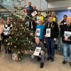 Das Foto zeigt einen Großteil der Jubilare bei der Urkundenübergabe, untere Reihe, Vierter von links Kfm. Niederlassungsleiter Joachim Verne, unten rechts techn. Niederlassungsleiter Martin Kügel mit den Jubilaren.