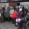 Der "Inklusiv-Chor" mit Dirigentin Clara Viering (links) begeisterte mit Weihnachtsliedern.