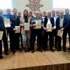Elke Weilhöfer (links) und Stefan Claassen, Felix Eberlein und Alfred Glos (rechts) vom Vorstandsteam des TSV ehrten Mitglieder des TSV für ihre langjährige Treue zum Verein: Edwin Pohli (für 60 Jahre), Hermann Laarz (25), Erwin Räth (60), Peter Heck (50), Wilhelm Gemirr (60), Sonja Köhler (25), Frank Hofmann (25), Adolf Pohli (70), Reinhold Back (60), Johann Brandenstein (60), Reinhold Schüll (60), Georg Blachutzik (60), Josef Dotterweich (60), Bernhard Graf (60). Elke Weilhöfer (links) und Stefan Claassen, Felix Eberlein und Alfred Glos (rechts) vom Vorstandsteam des TSV ehrten Mitglieder des TSV für ihre langjährige Treue zum Verein: Edwin Pohli (für 60 Jahre), Hermann Laarz (25), Erwin Räth (60), Peter Heck (50), Wilhelm Gemirr (60), Sonja Köhler (25), Frank Hofmann (25), Adolf Pohli (70), Reinhold Back (60), Johann Brandenstein (60), Reinhold Schüll (60), Georg Blachutzik (60), Josef Dotterweich (60), Bernhard Graf (60).