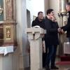Vertreter von Kirchenverwaltung und Gemeindeteam bedanken sich bei Gerhard Popp.