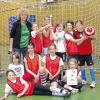 (mr)   Fünf Mannschaften aus Würzburger Grundschulen spielten die 12. Stadtmeisterschaft im Mädchenfußball aus. In zehn spannenden Begegnungen zeigten die Schülerinnen Kampfgeist und Ballgeschick. Schließlich gewann Vorjahressieger Goethe-Kepplerschule zum zweiten Mal den Wanderpokal, knapp gefolgt von Grundschule Heuchelhof und Steinbachtal-Burkarder-Grundschule. Das Bild zeigt die Goethe-Kepllerschule. mit den Spielerinnen Josefa Funke, Arianne Steder, Luisa Beyes, Vanessa Beck, Christina Erhard, Leli Jürries, Pauline Schimmer, Lili Wegener, Eva Rösch, Carolin Rhein und Lehrerin Carola Henschel.
