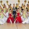 Hoch die Hüte – auf den Erfolg: Mit fünf Tänzen qualifizierte sich die Ballettschule „On Point“ aus Haßfurt für die Tanz-Weltmeisterschaft, den Dance World Cup, in Villach/Österreich. Das Bild zeigt die erfolgreichen Tänzerinnen, darunter die Deutsche Meisterin in der Kategorie „Solo Gesang und Tanz“, Loraine Bühl aus Sand (in der Mitte stehend).