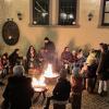 Winterweihnacht in Sommerach am dritten Advent. So sieht Lagerfeuerromantik in einem Winzerhof aus.