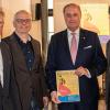 Das Hilfswerk der Würzburger Lions organisiert unter der Schirmherrschaft des Würzburger Oberbürgermeisters Christian Schuchardt den Benefiz-Ball für die Ukraine (v.l.) : Klaus-Udo Müller (Lions Club de Leone), Clemens Voll (Lions Club Löwenbrücke), Richard Reichel (Lions Club de Leone) und OB Christian Schuchardt. Das Hilfswerk der Würzburger Lions organisiert unter der Schirmherrschaft des Würzburger Oberbürgermeisters Christian Schuchardt den Benefiz-Ball für die Ukraine (v.l.) : Klaus-Udo Müller (Lions Club de Leone), Clemens Voll (Lions Club Löwenbrücke), Richard Reichel (Lions Club de Leone) und OB Christian Schuchardt.