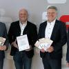 Freuen sich über die Stiftungsgründung (von links): Sparkassen-Direktor Georg Straub, Bürgermeister Georg Seiffert, Sparkassen-Vorstandsmitglied Klaus Grenzer, Landrat Thomas Habermann.