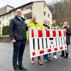 Oberbürgermeister Dr. Dirk Vogel hat die Dr.-Georg-Heim-Straße nach der Erneuerung der gesamten Infrastruktur mit dem Sachgebietsleiter Erneuerung Infrastruktur Marcel Zimmermann, Anwohner Jürgen Hoffmann, Projektleiter Dennie Back und Anwohnerin Ines Walther für den Verkehr freigegeben.