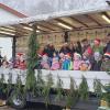 Der Kindergarten beim Vortragen eines Weihnachtsliedes.