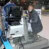 "Probefahrt". Zusammen mit Eismeister Emrah Bingöl prüft Fachtechniker Christian Rips (rechts), ob die Eismaschine im Haßfurter Eisstadion wieder reibungslos ihre Aufgaben erledigt.
