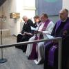 Pfarrer Stefan Meyer (ganz rechts) wurde von Dekan Dr. Wenrich Slenczka (3. von rechts) als neuer evangelischer Pfarrer von Lengfeld im ÖZ eingeführt. Dazwischen Dr. Harald Fritsch, ganz links Pfr. Frank Hofmann-Kasang.