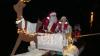 Der Nikolaus und sein Engelchen fuhren mit einem "Schlitten" übers Wasser.