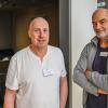 Nach dem Feuer im Zentrum für seelische Gesundheit: Die Mitarbeiter (v.l.) Uwe Bauer und Sigmar Schindler halfen den Patientinnen und Patienten, vom Brandherd wegzukommen.