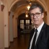 Oberbürgermeister Christian Schuchardt führt seit neun Jahren die Stadt Würzburg. Die Zahl der Einkommensschwachen steigt, die Zahl der Sozialwohnungen sinkt. Unsere Autorin fragt sich: Versagt Würzburg beim sozialen Wohnungsbau?