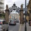 Um das Fernwärmenetz der WVV auszubauen, wurde das Oeggtor und ein Abschnitt des Rennwegs monatelang für den Verkehr gesperrt. Ab Mitte Dezember wird die Sperrung aufgehoben.