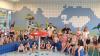 Auch in diesem Jahr war die Iphöfer Stadtmeisterschaft im Schwimmen ein großer Erfolg. Mit knapp 70 Teilnehmern der 31. Iphöfer Stadtjugendmeisterschaft im Schwimmen freuten sich die Vorsitzenden des Förderkreises Hallenbad Ruth Holfelder, Stefan Schwab, Nicole Schwab, Anna-Lena Freygang, Corinna Petzold-Mühl, Johanna Rammensee sowie Kirsten Ebsen, der sportliche Leiter Matthias Schuhmann. Nach der Ehrung posierten die Kinder für ein Foto strahlend im Planschbecken des Iphöfer Hallenbades.