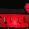 Zum weltweiten Gedenktag für verfolgte Christen "Red Wednesday" wurde die Stadtlauringer Kirche St. Johannes in rotem Licht angestrahlt, um auf das Schicksal diskriminierter Christen aufmerksam zu machen.
