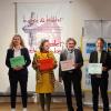 Mitglieder der Steuerungsgruppe präsentieren die Inhalte des Fairtrade (von links): Norbert Dietzel, Doris Bruckmüller, Christiane Schmalen, Karl Breitenbücher, Ursula Schneider und Regina Derleth. Mitglieder der Steuerungsgruppe präsentieren die Inhalte des Fairtrade (von links): Norbert Dietzel, Doris Bruckmüller, Christiane Schmalen, Karl Breitenbücher, Ursula Schneider und Regina Derleth.