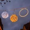 Heller Lichterglanz. Die Weihnachtsbeleuchtung illuminiert die Altstadt Bad Neustadts in der Vorweihnachtszeit.