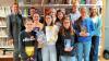 Die Sieger des Vorlesewettbewerbs: Schulleiter Friedhelm Klöhr, Maxi Mahlmeister Klasse 6c, Elternbeiratsvorsitzender Dieter Jandausch, Lara Volkamer Klasse 6b, Schulsiegerin Fiona Decker Klasse 6a, Cornelia Irmscher von der Buchhandlung Rauscher, Marlene Lezius Klasse 6b, Lioba Düchs Klasse 6c, Levin Krieger, Mette Melber Klasse 6a, Pauline Heller.