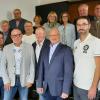 Die neu gewählte Vorstandschaft des TSV Bergrheinfeld mit (vorne von links) Peter Friedel, Thomas Wildanger, Rüdiger Erhard, Dieter Vatter, Herbert Treuting und (rechts) Ehrenvorsitzender Helmut Müller zusammen mit ihren Stellvertretern und den ausgeschiedenen Vorstandsmitgliedern.