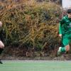 Heidingsfeld Nico Günther (rechts) traf für sein Team zum Ausgleich. Hier dribbelt er gegen den Sonderhöfer Michael Eck.