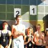 Die Teilnehmer der erfolgreichen Höchberger Staffeln präsentieren stolz ihre Medaillen (von links Dieter Hofmann, Julia Hügelschäffer, Nick Hofmann, Mika Lerzer, Nathan Hofmann, Luca-Dominik Matei und Trainer Daniel Zehner).