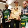 Über die neue, sichere Stromversorgung für den Schneewittchen-Weihnachtsmarkt freuen sich (von links): Horst Neuf, Uwe Gottschalk, Jürgen Goldbach und Hans Lembach.