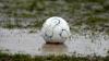 Regenfälle (hier ein Archivbild aus Schollbrunn) sorgen dafür, dass auch an diesem Wochenende Fußballspiele ausfällen.