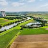 Auch wenn das Kernkraftwerk Grafenrheinfeld 2015 abgeschaltet wurde und der Rückbau in vollem Gang ist, die Kühltürme des KKG prägen nach wie vor die Landschaft.
