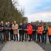Über die Verkehrsfreigabe des neuen Radwegs von der Landesgrenze bei Böttigheim bis Werbach freuten sich (von links) stellvertretender Straßenbauamtsleiter Christian Meißner, Kreis- und Gemeinderat Albrecht Rudolf, Michael Zwingmann (Gemeinderat Werbach sowie Boller-Bau), Kreisrat Rainer Moritz, Xaver Baumann (Walter Ingenieure), Kreisrat Thomas Kraft, Kreisrat und Bürgermeister a.D. Ottmar Dürr, Landrat Christoph Schauder, Bürgermeister Georg Wyrwoll (Werbach), Steffen Boller (Boller-Bau), Ortsvorsteherin Birgit Hörner (Werbach), Polier Kevin Behringer, Erster Bürgermeister Heiko Menig (Neubrunn), Sebastian Boller (Boller-Bau), Sebastian Bokmeier (Straßenbauamt), Stephan Zöller (Umweltschutzamt) sowie Oliver Schramm (Gemeinde Werbach).