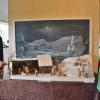Der Rhöner Bildhauer Herbert Holzheimer aus Langenleiten zeigt Carmen Zinßler-Maul von der Rhön GmbH eine seiner Lieblingslandschaften: die Rhöner Krippe im Schnee. Der Rhöner Bildhauer Herbert Holzheimer aus Langenleiten zeigt Carmen Zinßler-Maul von der Rhön GmbH eine seiner Lieblingslandschaften: die Rhöner Krippe im Schnee.