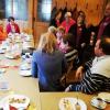 Im Gasthaus zum Engel beim gemütlichen Zusammensein nach dem Gottesdienst  mit dem ausscheidenden Vorstand des Seniorenforum Dekanat Kitzingen und Diakon Jörg Kornacker (sitzend).