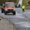 Gesperrt ist seit Montag die Straßenverbindung Großeibstadt nach Aubstadt. Dort wird eine neue Teerdecke auf die neue Straße mit Linksabbiegerspur aufgebracht.