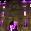 Ein ungewöhnlicher Anblick: Das Juliusspital leuchtete am 16. November lila, um auf Bauchspeicheldrüsenkrebs aufmerksam zu machen.